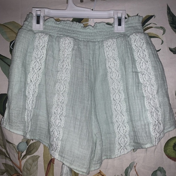 American Eagle flowy beach shorts - Picture 2 of 4